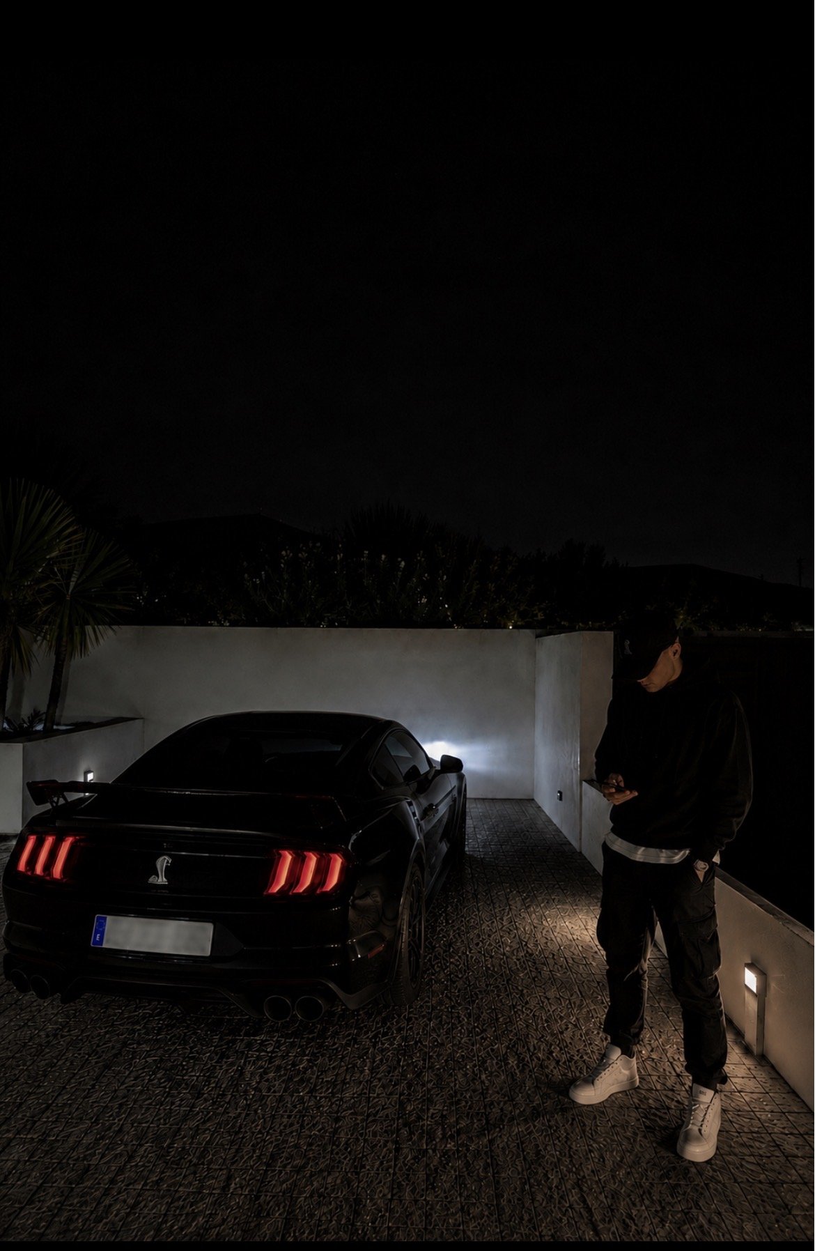 Ballmoney Method — coche deportivo de noche
